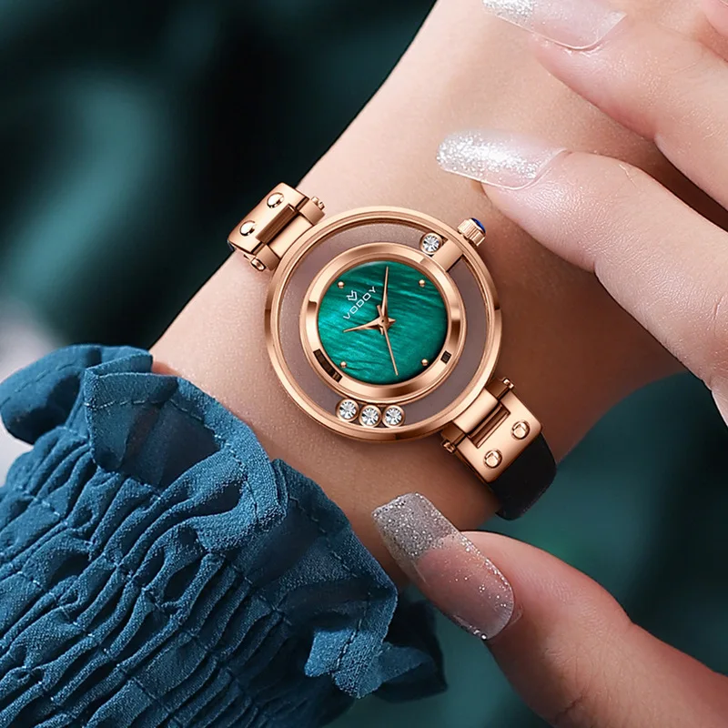 Women's Luxury Diamond Hollow Quartz Watch Fashionable Chic Style Elegant Wristwatch