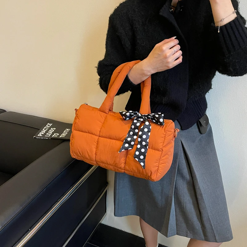 2026 Neue Designer-Schultertasche mit Karomuster, Space-Baumwoll-Handtasche für Damen, Große Kapazität, Daunengepolsterte Gesteppte Einkaufstasche für Damen – Detail 3