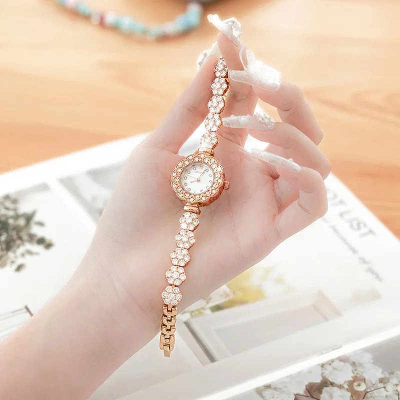 Stylish And Elegant Women'S Watch With A Delicate Dial, A Luxurious And High-Value Quartz Watch, A Perfect Gift For Women.