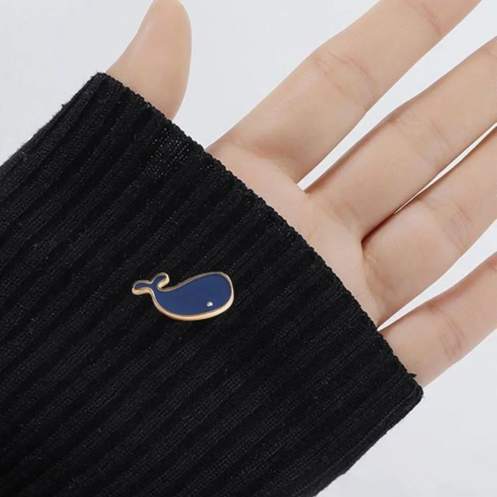 New Alloy Queen Mother Sririk Brooch Black White Whale Shaped Sirikit Kitiyakara Brooch Whale Brooches Pin Jewelry Gift