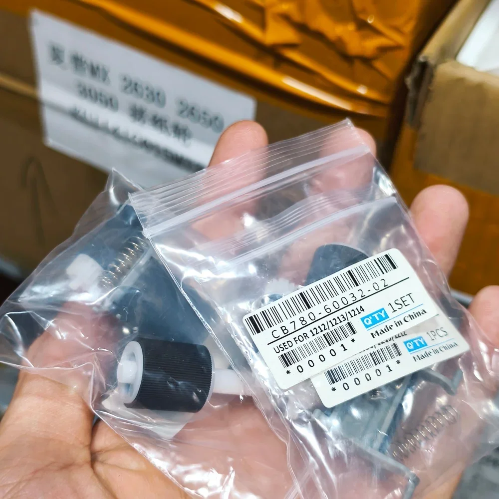 

1 комплект роликов захвата и разделительных накладок ADF CB780-60032 RM2-1179-000 для HP M1132 M1136 M1210 M1212 M1213 M1214 M1216
