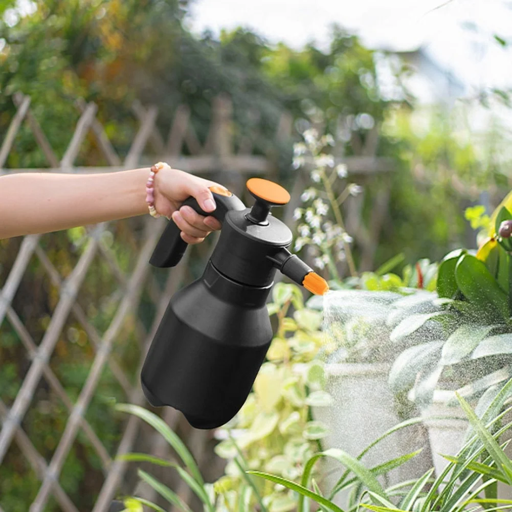 1.5L For Garden Spray Bottle Made of PP for pe and Stainless Steel with Adjustable For mist Jet Nozzle and Safe Design