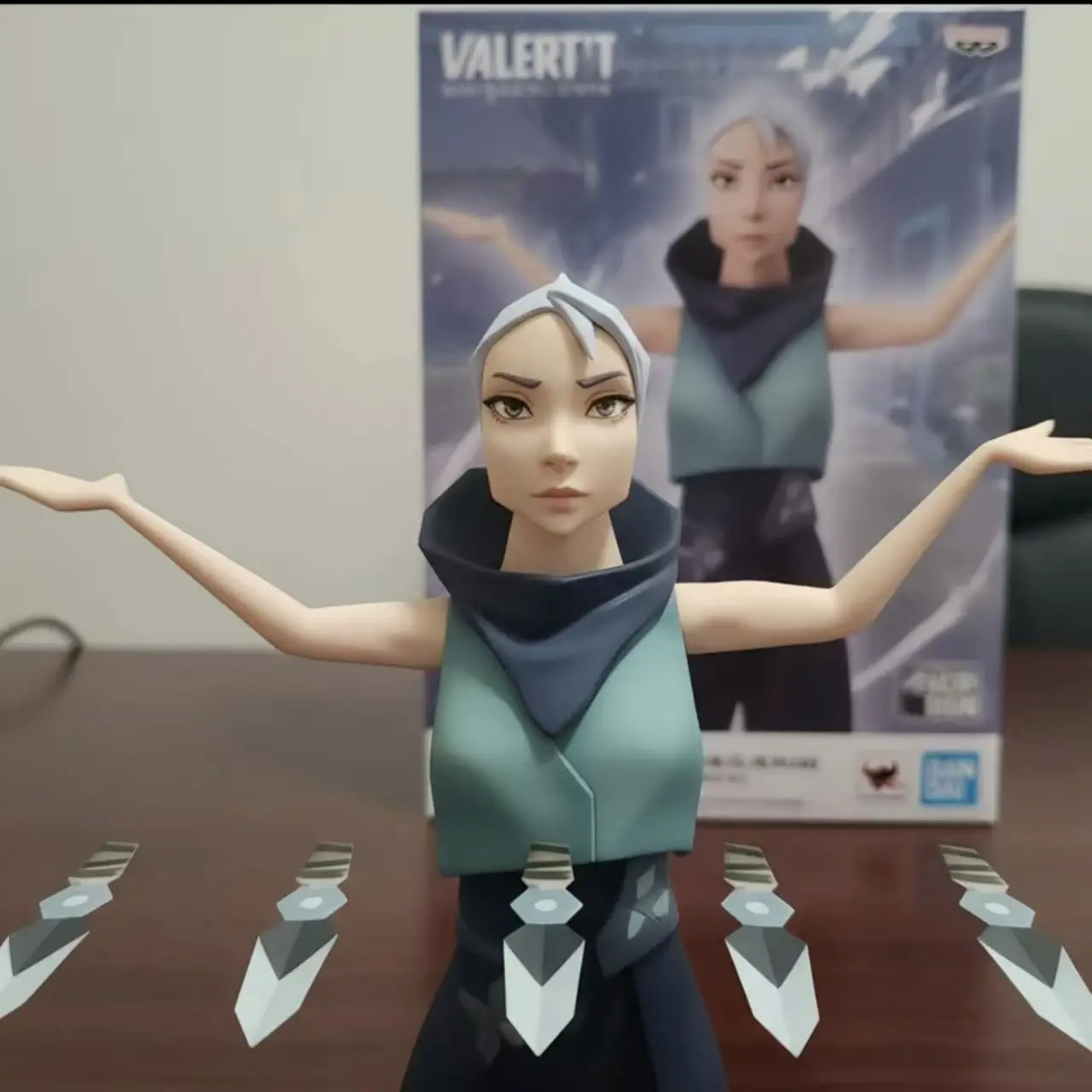 Figurka Valorant Jett, abstrakcyjna, nietypowa, 10 cm, zabawka-gag, przedmiot kolekcjonerski.