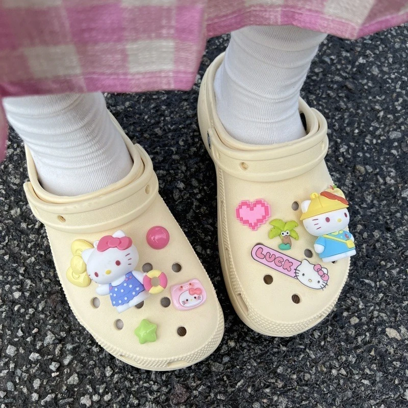 

Whimsical stereoscopic Hello Kitty Set Shoe Charms Swimming Cat Garden Accessories Buckle Fit Clogs Sandals Decorate Party Gifts