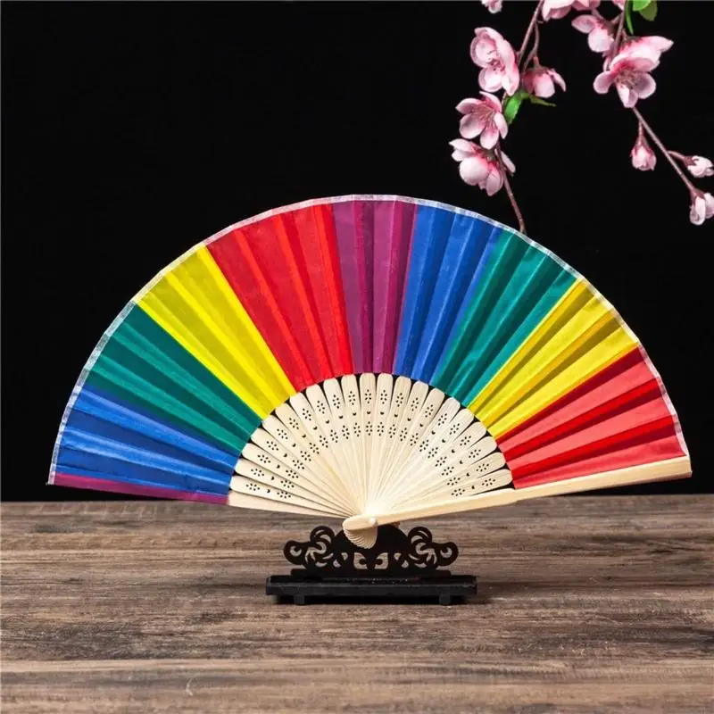 T3LC Rainbow Hand Fan Fan Chinese Hand Dureble Cloth con maniglia bambù resistente