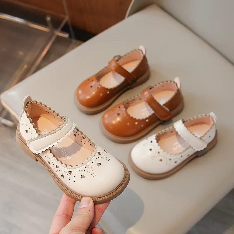 2026 Baby Kids Girls Heart-Shape Hollow Out Spring Summer Patent Leather Princess Shoes for Childrens Students Mary Janes