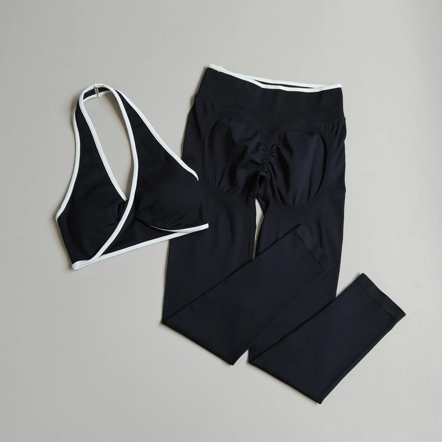 Nahtloses Yoga-Outfit für Damen, Fitness-Set, High-Waist-Yoga-Leggings, Neckholder-BH mit Trägern, Sport-Set, Fitness-Outfit – Detail 5