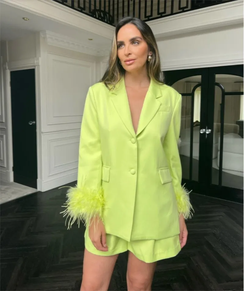 

Ostrich Feather Women Suit Set Blazer+Short Pants Yellow Summer 2 Pieces Party Prom Dress Custom Made Sexy V Neck Jacket Coat