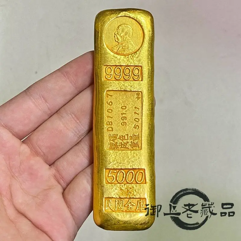Solid gold ingot handle in the vault of the Republic of China