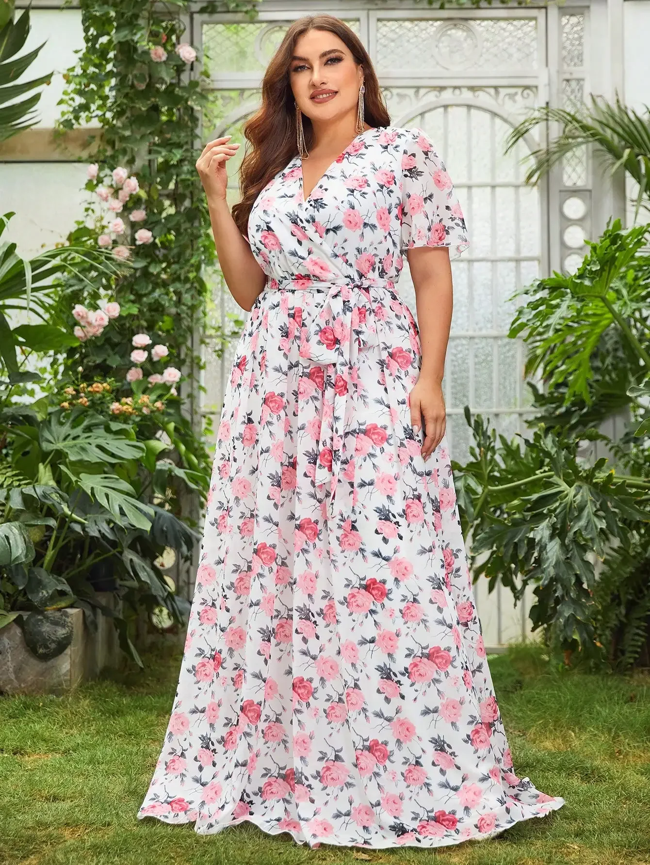 Vestido de gasa con cuello en V y estampado floral