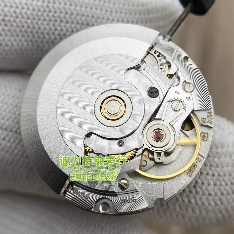 Raffinage du mouvement ETA 2836-2, assemblage d'accessoires de montre