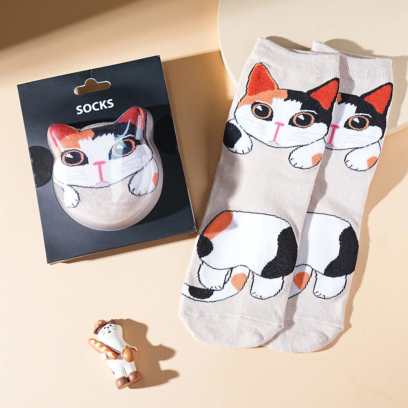 1 par de meias de cano médio para homens e mulheres, novidade e divertida, meias coloridas de caixa de presente de gato animal, estilo moderno europeu e americano, confortáveis e respiráveis, presentes de novidade casual de festa, dia dos namorados, natal, papai noel, outono e inverno, meias fofas e divertidas para todas as estações