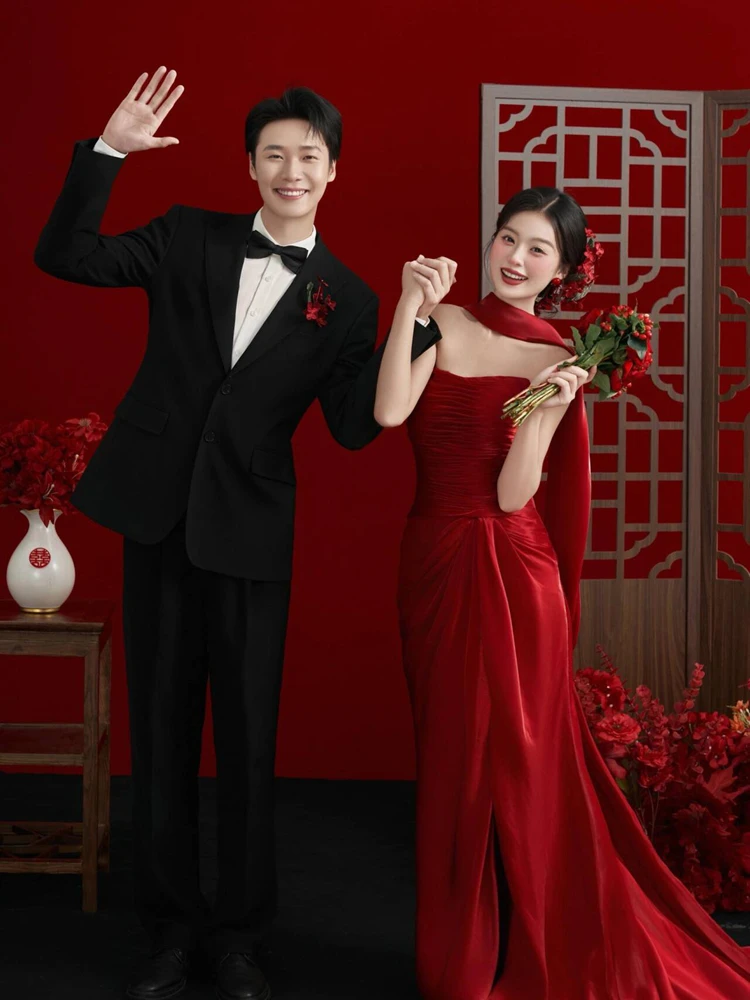 

Simple Red Wedding Dress Photography Studio Shoot Outdoors Forest System Garden Style Travel Photography Costume