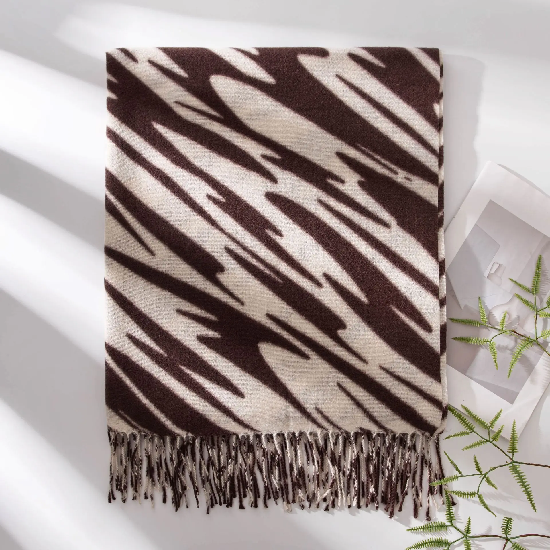 

New Imitation Cashmere Fashionable Scarf with Deep Coffee Animal Pattern, European and American Thick Couple Warm Shawl