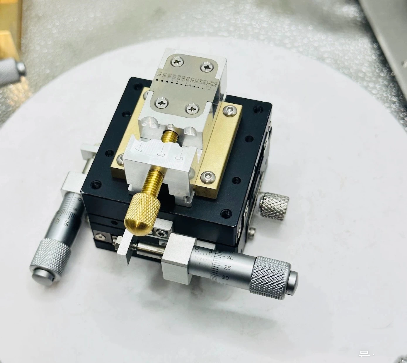 XY Axis Linear Stage Fine-tuning Frame Precision Measurement Manual Displacement stage with aluminum alloy Micro Clamping vise