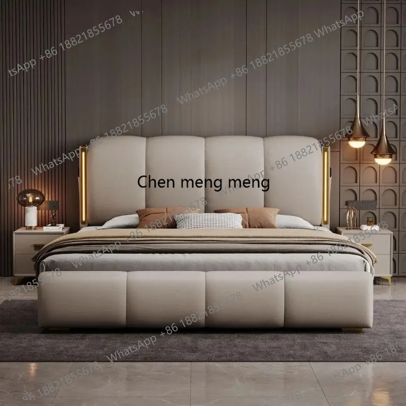 

The Master Bedroom Is Simple and Modern, with a Luxurious Leather Bed and a High-end and Elegant 1.8m Upholstered Double Bed