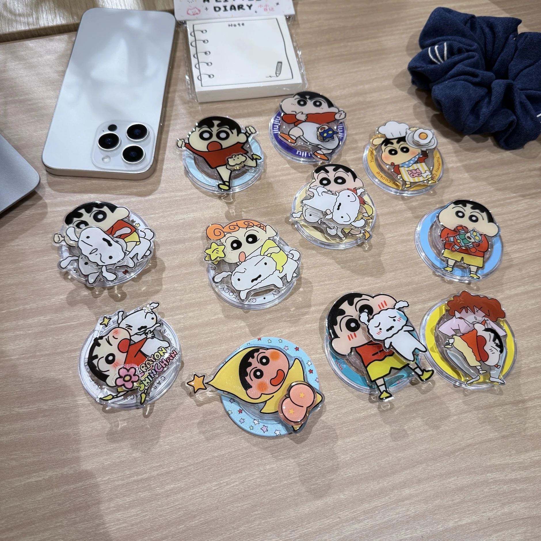 

Креативный держатель для смартфона, практичный для Crayon Shin-Chan, магнитный держатель для мобильного телефона, прочная настольная подставка для телефона в стиле кавайи