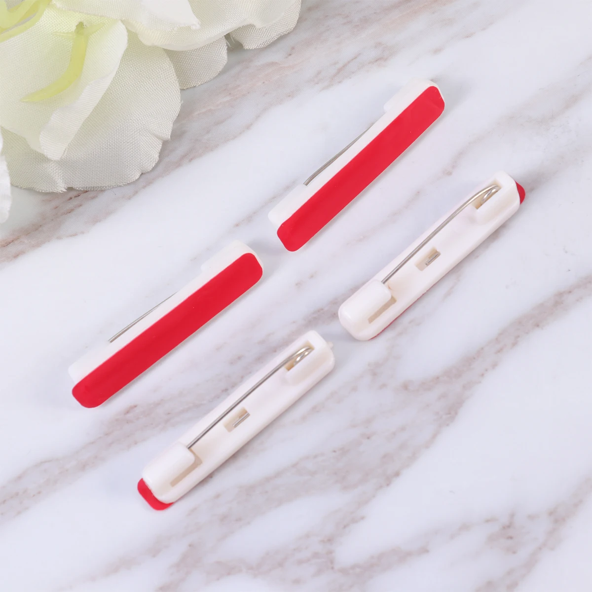 

100pcs Adhesive Safety Bar Pins Plastic Badge Brooch Pins Self-Sticking Secure Craft Accessories Name Tag Pin Backs For Flowers