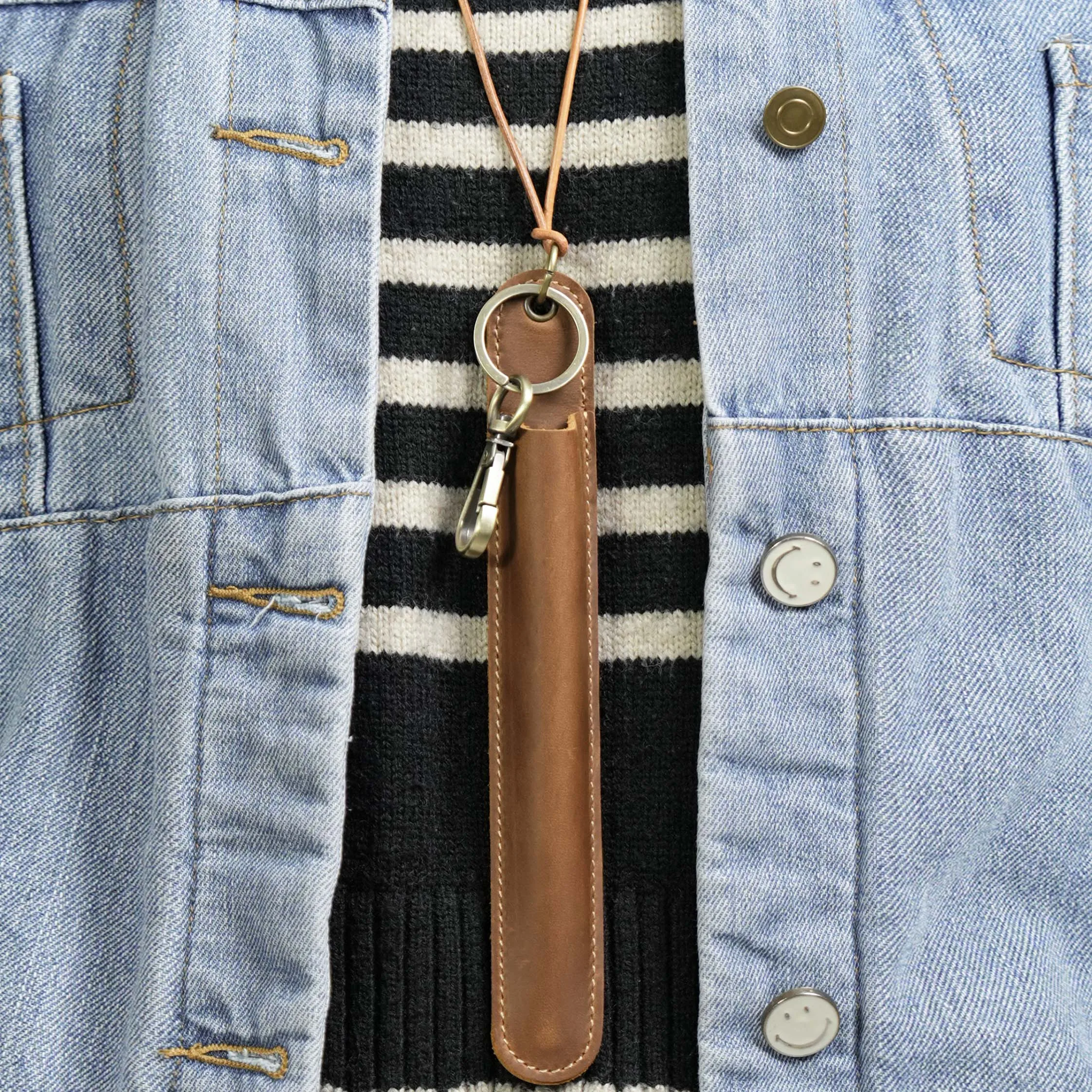 Work-Ready Leather Pen Sleeve with Quick-Access Magnetic Closure