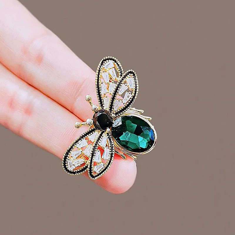 Hot Sale 1pc Little Bee Insect Brooch for Women Trendy Charm Brooch Unisex Lapel Pins Banquet Party Backpack Decor Gifts Jewelry