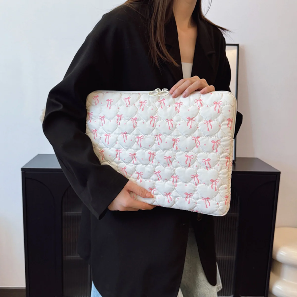 حافظة كمبيوتر محمول مبطنة على شكل قلب أنيقة مع طباعة فيونكة مقاس 11/13/15 بوصة حافظة واقية خفيفة الوزن مقاومة للصدمات للعمل المكتبي يوميًا #5