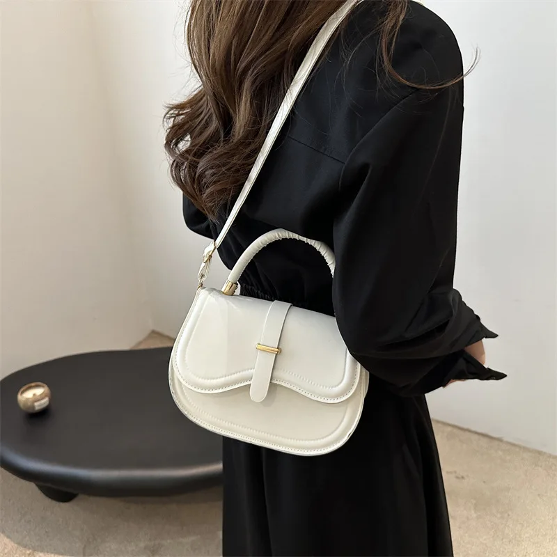 

2024 New Fashionable Candy Color Simple Casual Texture Solid Color Handheld Horizontal Single Shoulder Women's Shoulder Bag