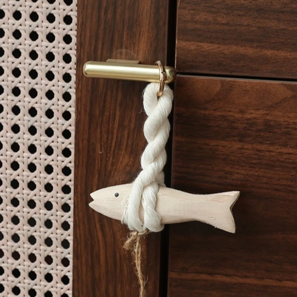 Campana de puerta de madera con forma de pez, hecha a mano y única, ligera, tallada a mano, decoración de pared rústica con forma de pez, amuleto de la suerte, colgante de pez para sala de estar