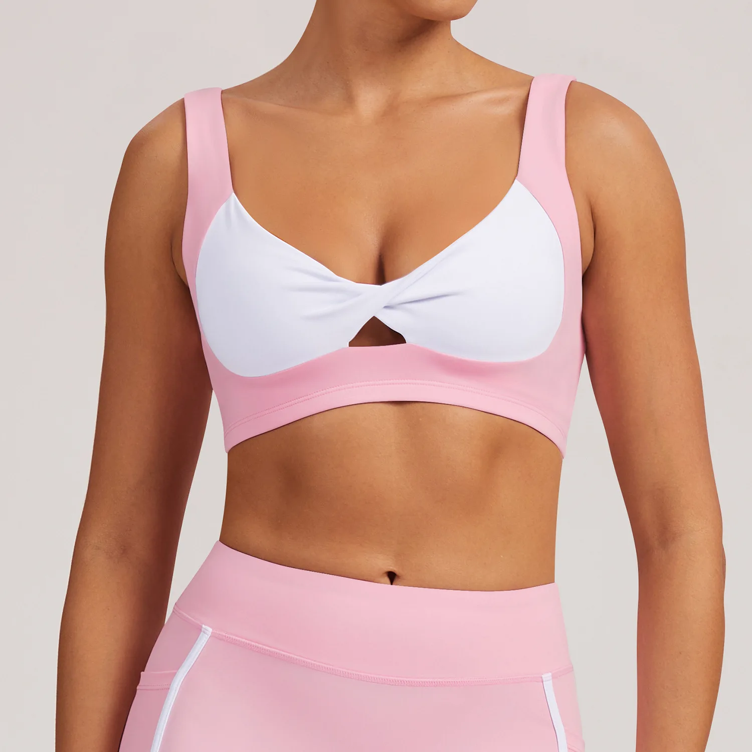 

VEQKING Front Twist Women Yoga Bras U Back Sports Crop Tops with Pads Color Contrast Gym Fitness Vest High Support Workout Tops