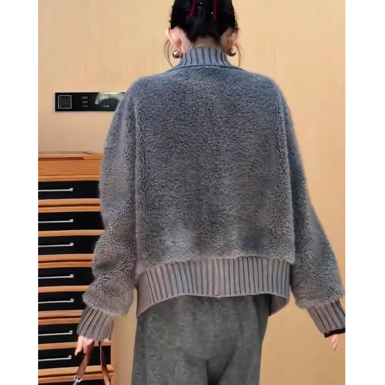 Women's Grey Faux Shearling Jacket 2026 New Knit Collar Buckle Detail Loose Fit Winter Teddy Coat Chic Commute Outerwear Lady