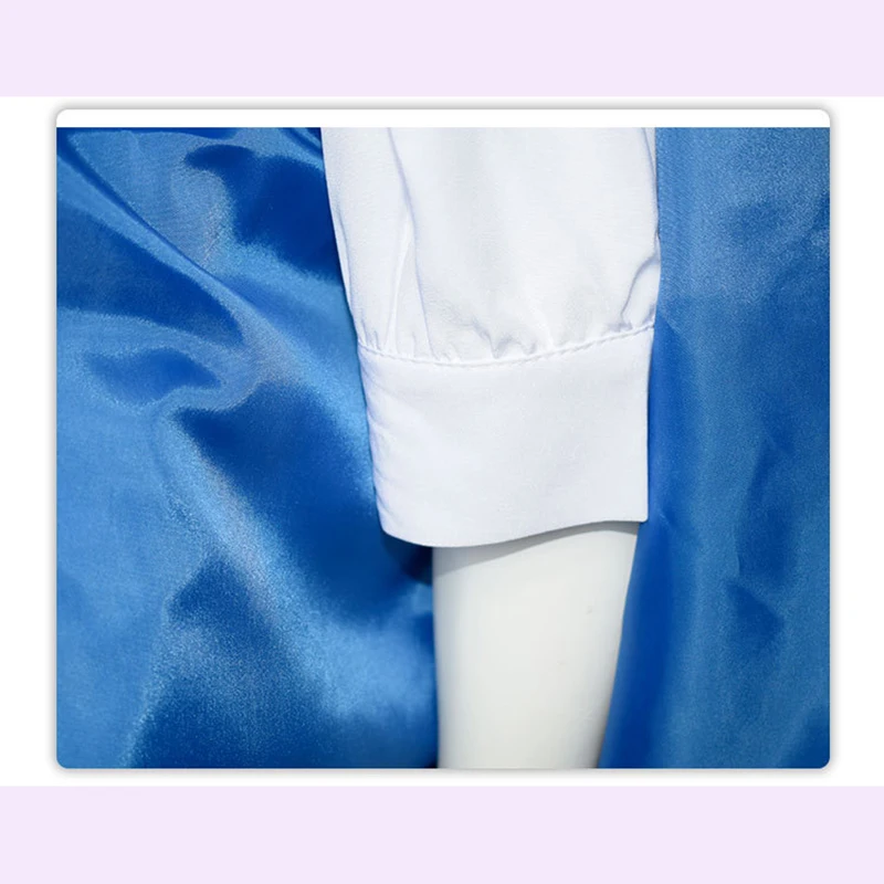 أداء زي فانيتاس كوسبلاي ستوديو الرسوم المتحركة للذكور والإناث في مهرجان الموسيقى الليلية لكرنفال الهالوين نافيد