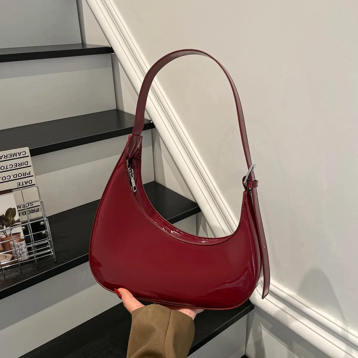 Fashon Irregular Underarm Shoulder Bag For Women Retro Patent Leather Handbag Shopper Armpit Purse Trend Hobo Half Moon Bag