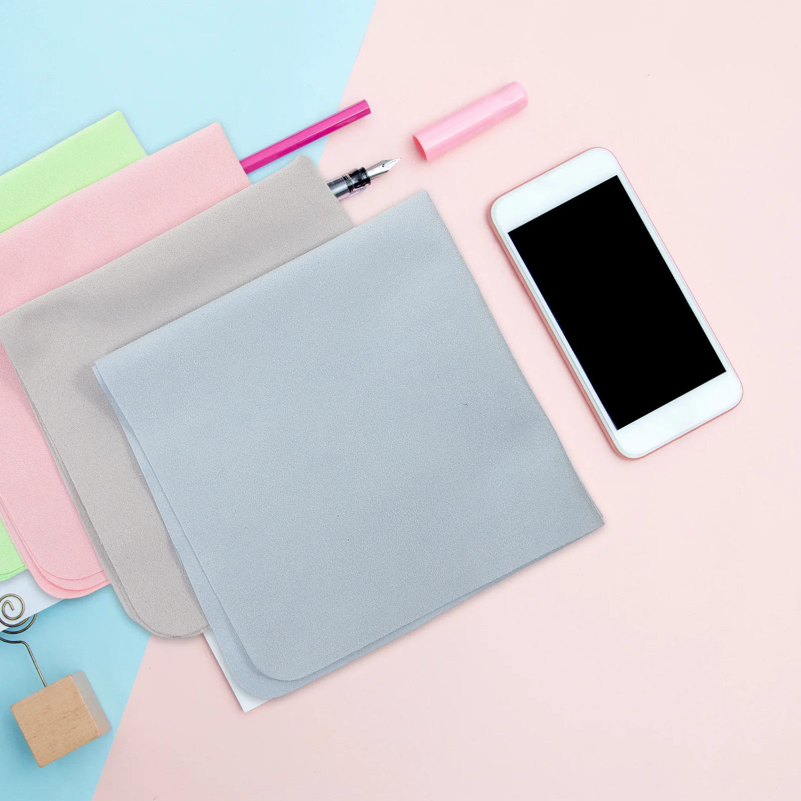 

4Pcs Lens Cleaning Cloths High Quality Microfiber Wipes for Eyewear Screens Tvs Monitors Smartphones Tablets Anti-Scratch