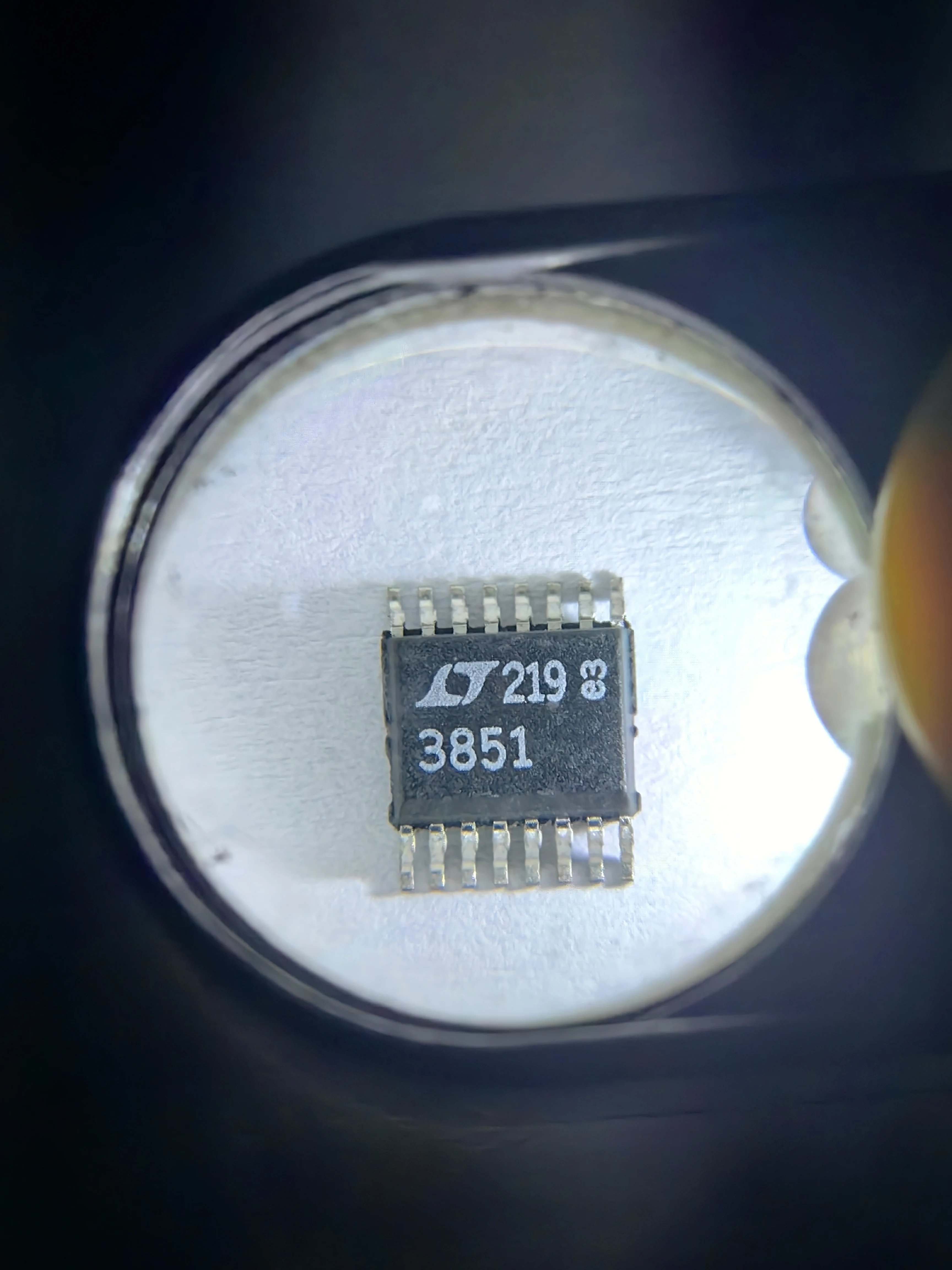 LTC3851 LTC3851EGN LTC3851IGN - Synchronous Step-Down Switching Regulator Controller