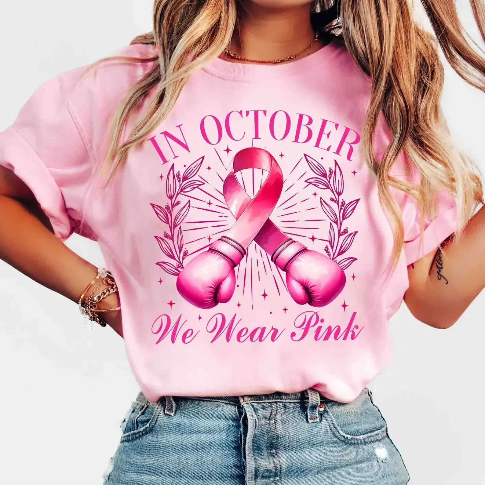 T-shirt imprimé de combat de sensibilisation au cancer du sein en octobre, nous portons un ruban de sensibilisation rose, vêtements esthétiques, chemise rose et blanche