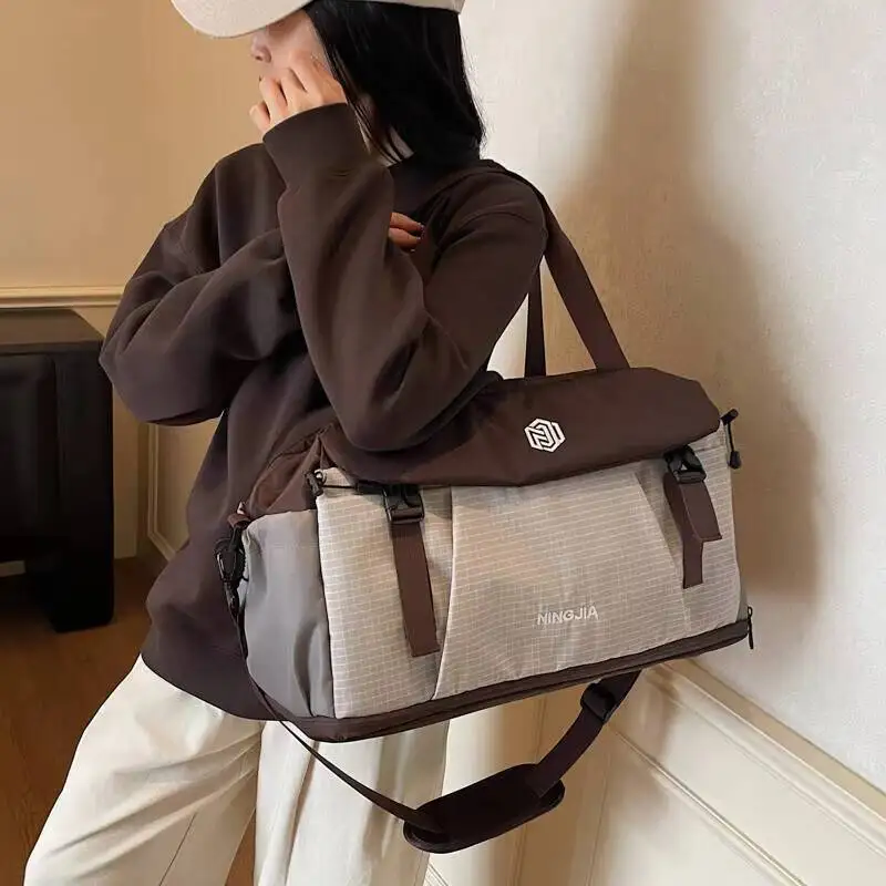 Color-Blocked Padded Messenger Lightweight Nylon Water-Resistant Shoulder Versatile Commuter Bag with Multiple Carrying Options