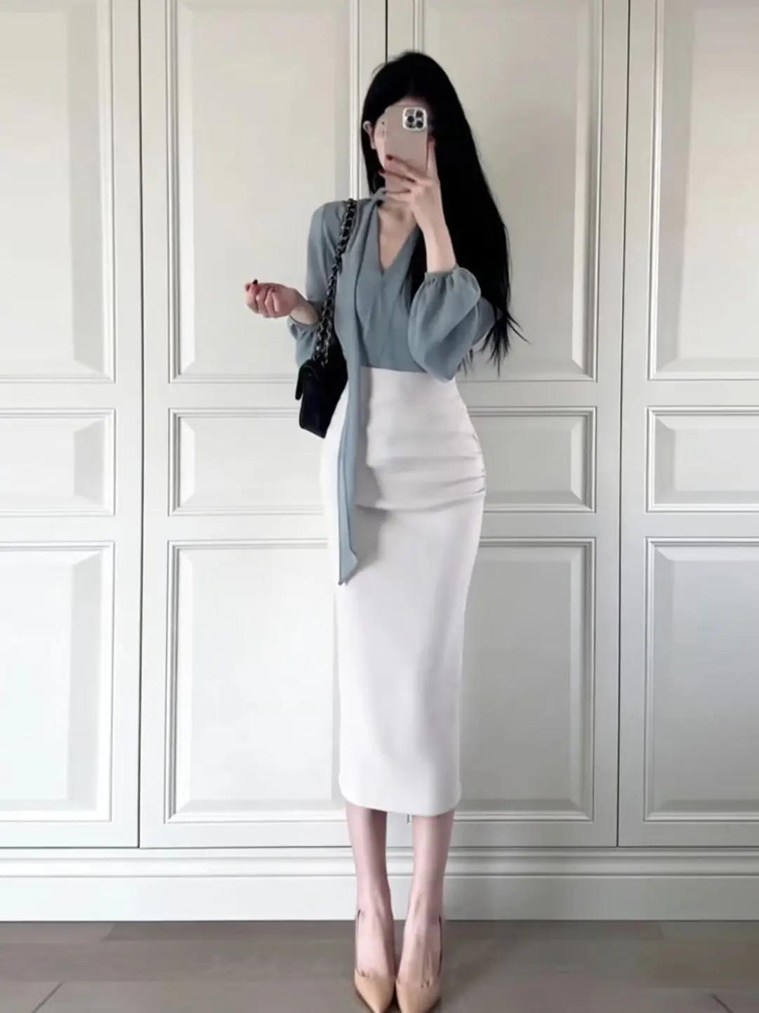 

Fashionable V-Neck Women's Slim Fit Long Sleeve Shirt And High Waist Skirt Set Spring 2026 Breathable Casual Style French Design