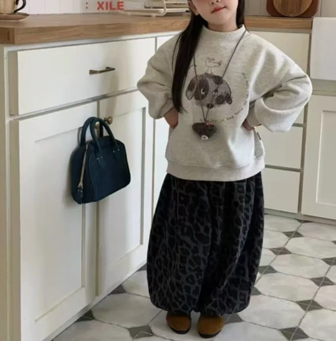 Girls' Set Cartoon Plus Plush Thick Hoodie with Leopard Print Lantern Pants 2026 Autumn and Winter New Fashion Kids Outfits