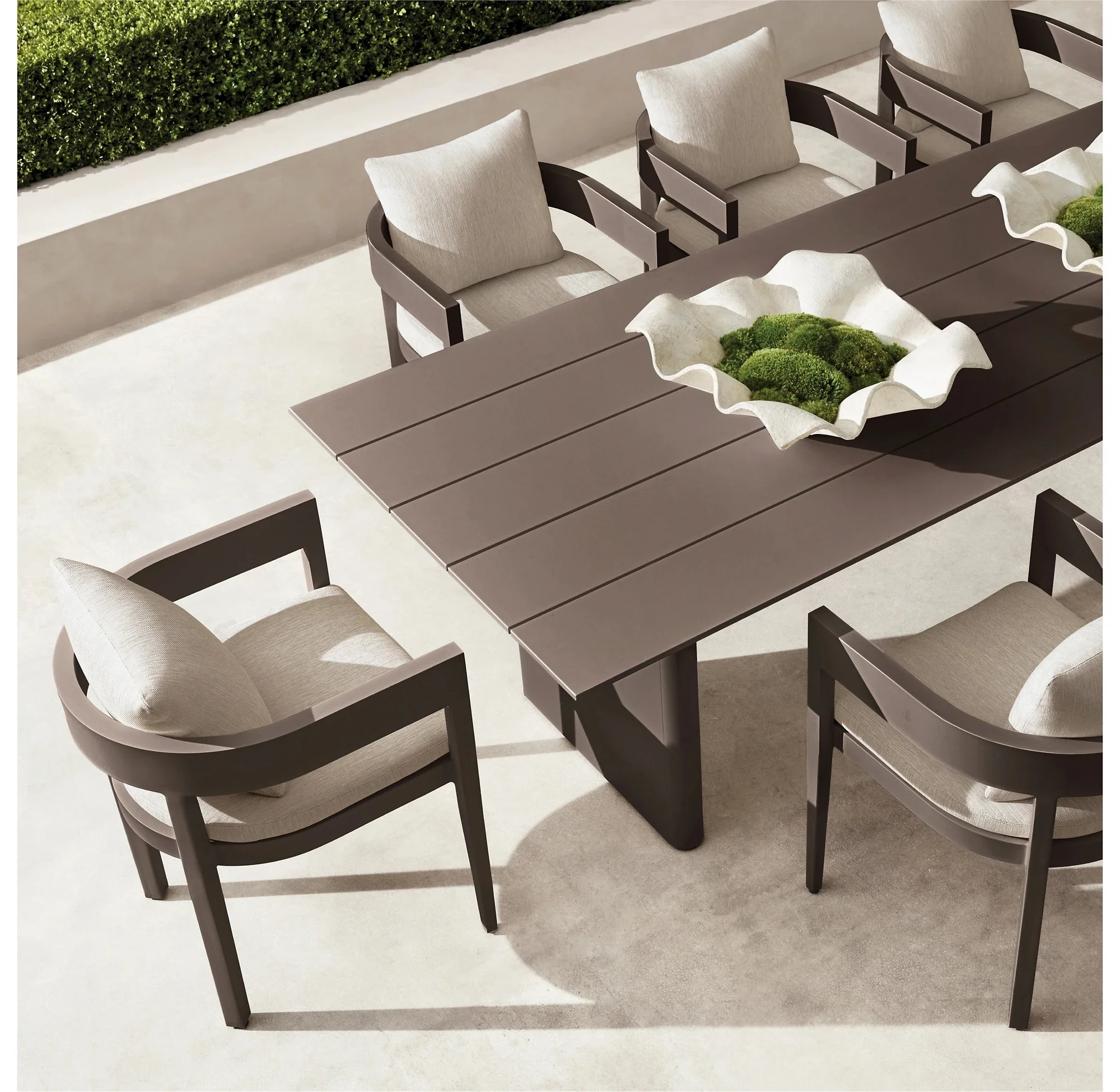 Modern Luxury Home Courtyard Patio Metal Garden Table And Chairs Customized Aluminium Outdoor Dining Set