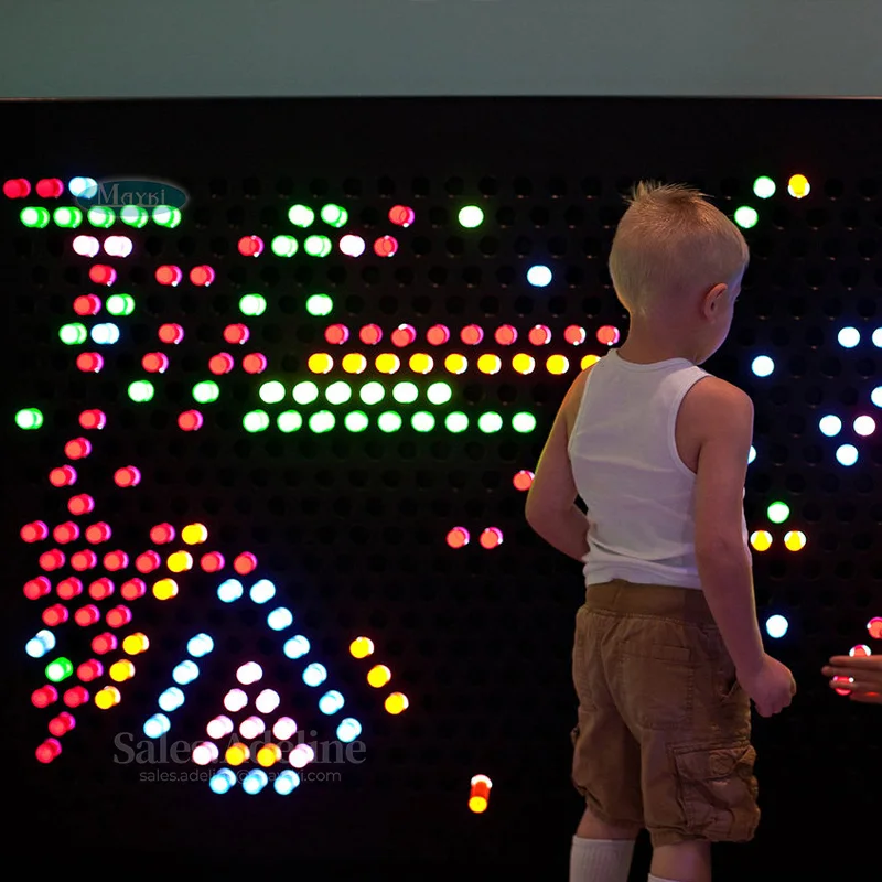 

Интерактивная световая стена Mayki: большая светодиодная доска Lite Brite для детей, сенсорных комнат и научных музеев