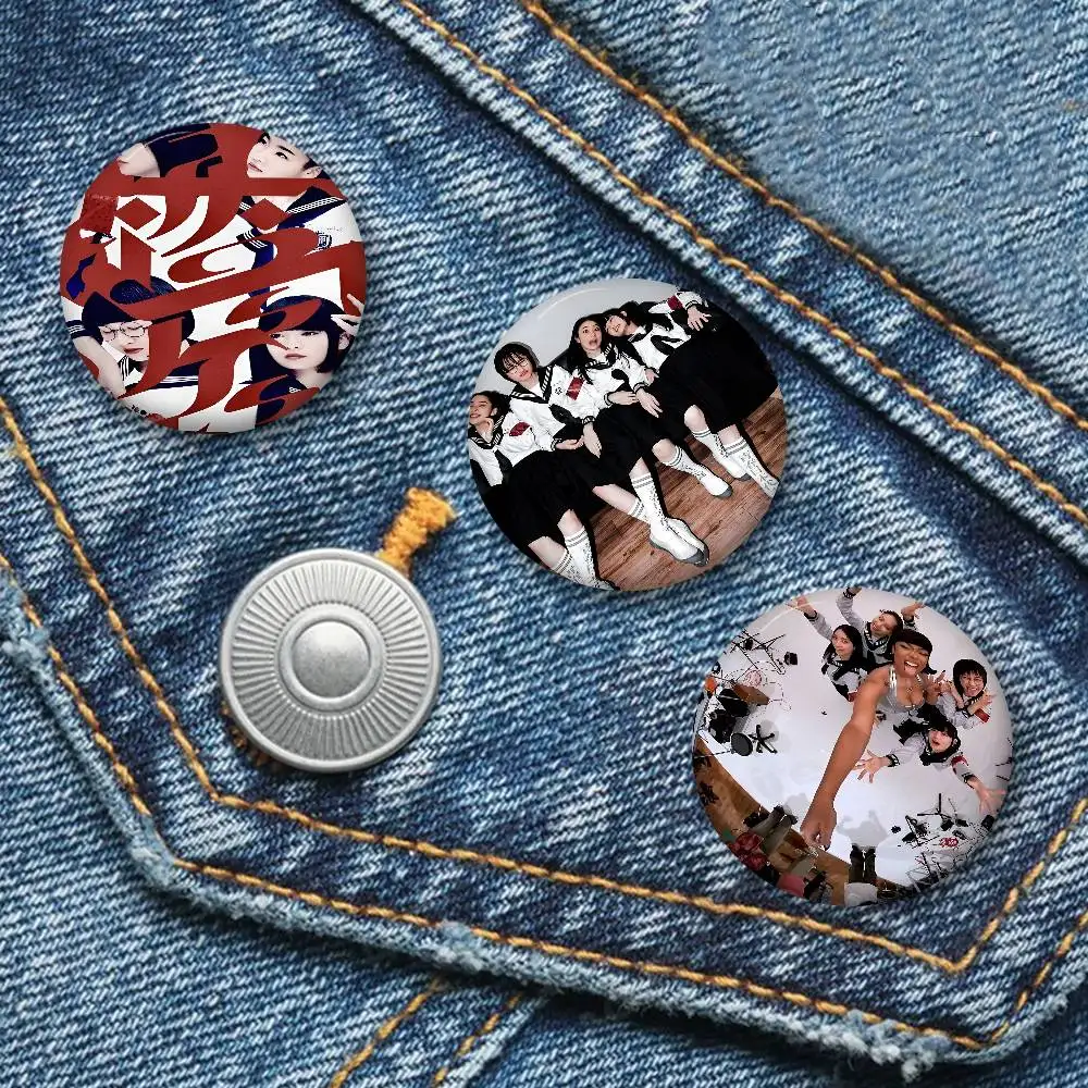 Atarashii Gakko Youth Band Round Button Pins Slogan Creative Brooches Backpack Clothes Decoration Fashion Cartoon Jewelry Gifts