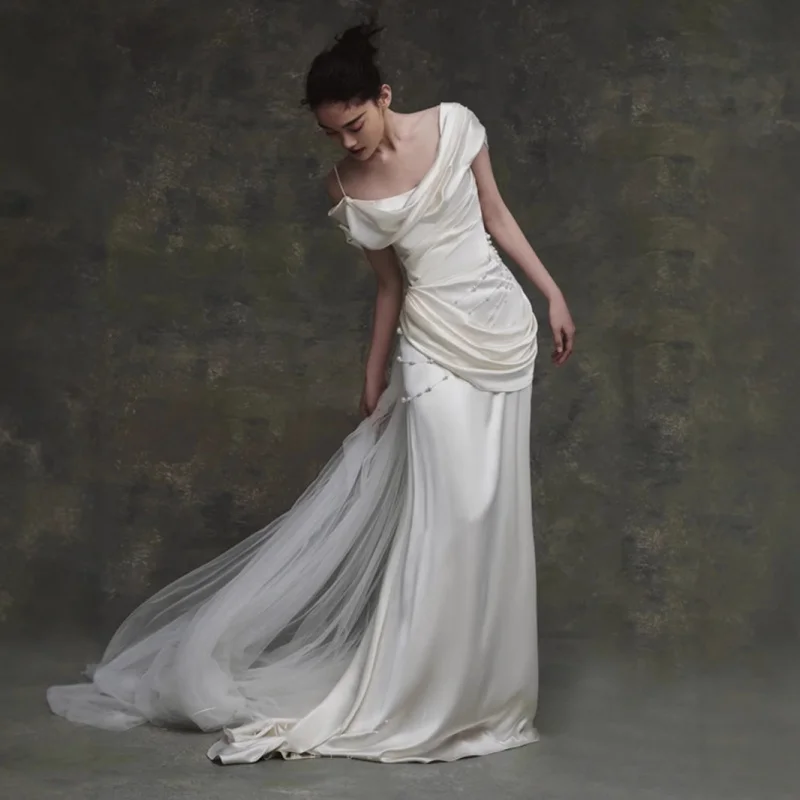 

Off-Shoulder Light Wedding Dress High-End Satin Bride Simple Light Luxury Fairy Tail Outdoor Gown with Train for Reception