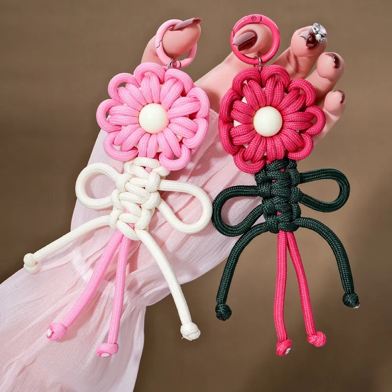

Boho Woven Macrame Groovy Flowers Keychains Hand-Woven Rope Daisy Keychain for Boho Themed Birthday Carnival Party Return Gift