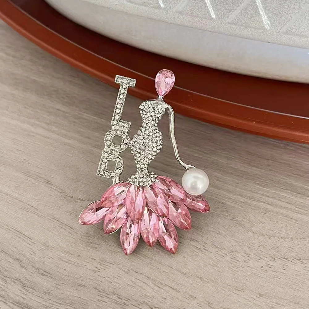 إثارة حجر الراين الوردي مجموعة أعلى السيدات من التميز TLOD دبوس المرأة الاجتماعية بروش معدني مجوهرات