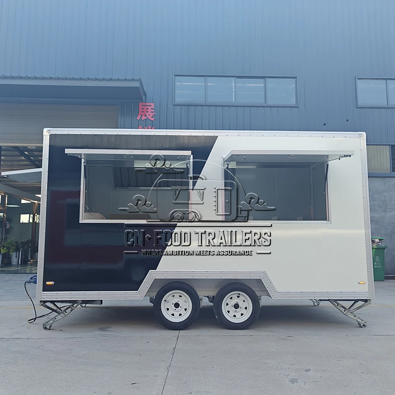 

Прицеп-фудтрак CN: Мобильная кухня для разнообразной фастфуд-продукции с двумя рабочими станциями и полностью оборудованным баром для напитков