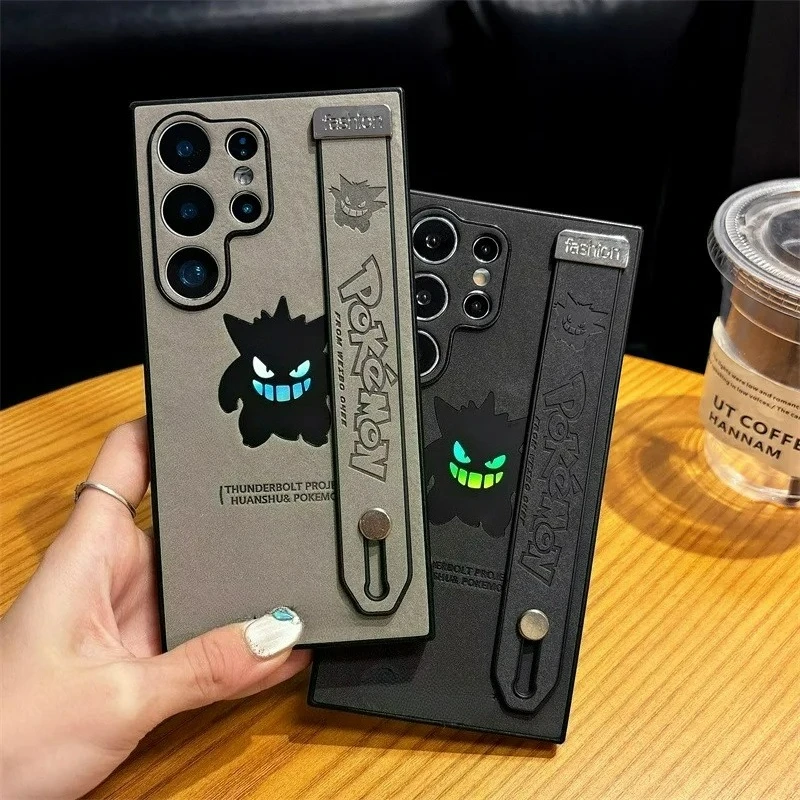 Süße Anime Gengar Leder Textur Laser mit Armband Handyhülle für Samsung Galaxy S25 S24 S23 S22 Ultra Plus stoßfeste Abdeckung