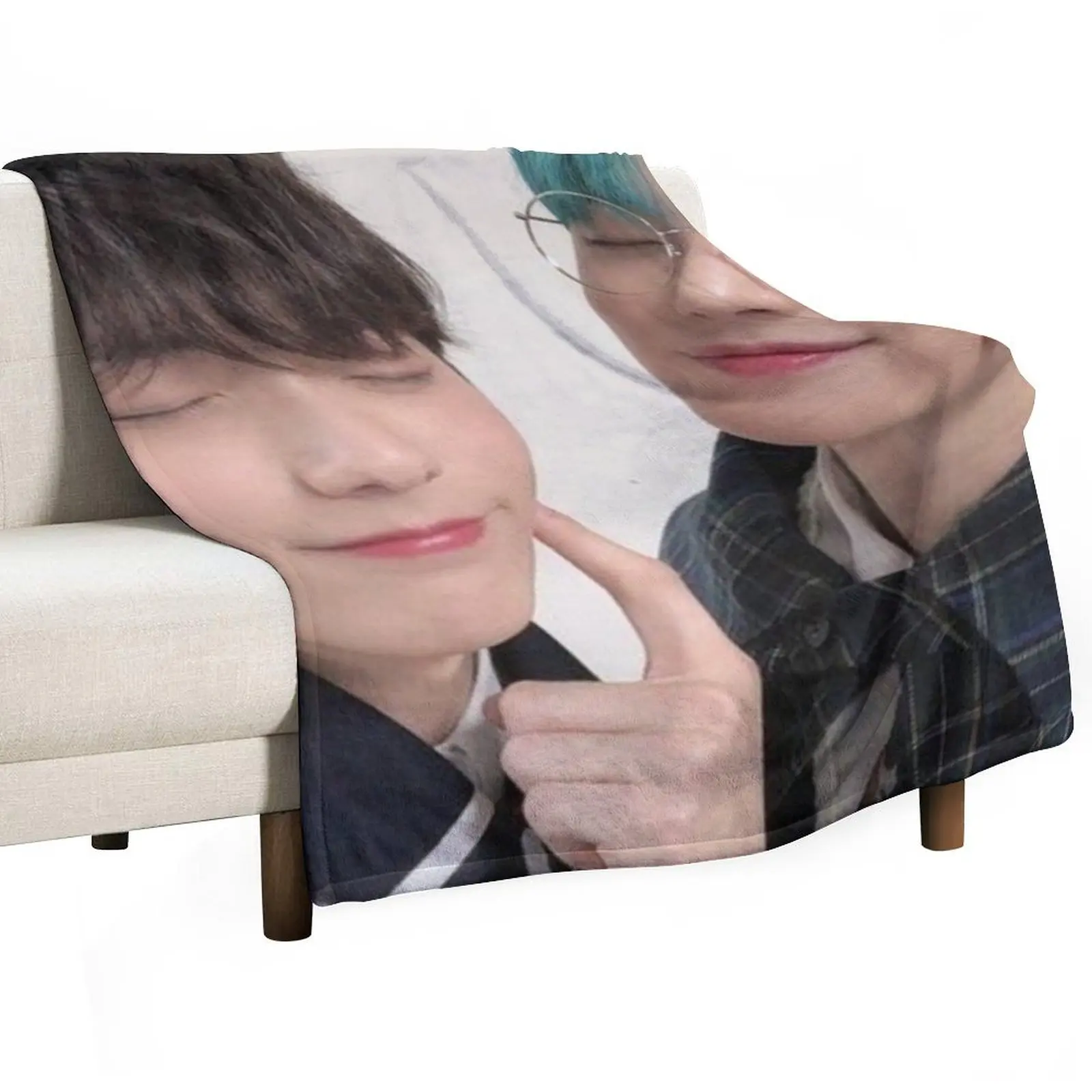 

TXT Soobin & Yeonjun Throw Blanket Bed Fashionable Sofa wednesday Camping Blankets