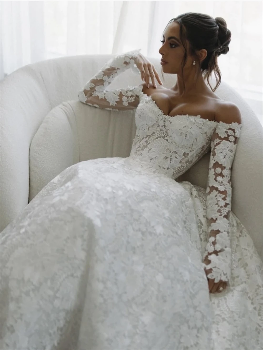 

Customized Boho White Lace Wedding Dress Formal Sweetheart Long Sleeves Robe de mariée Dreamy A-Line Court Train Bridal Gowns
