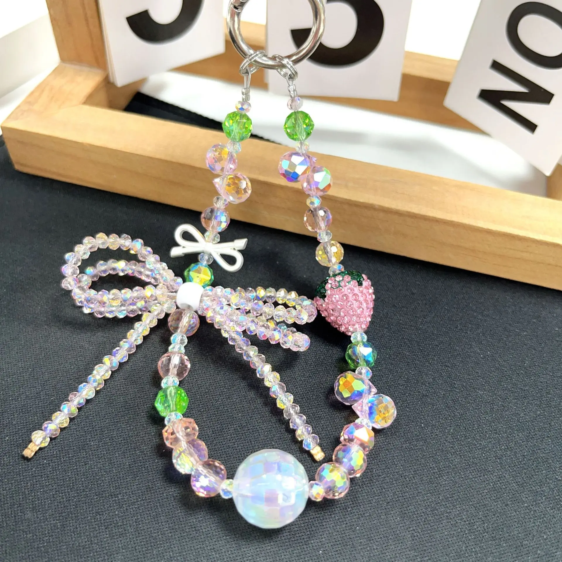 

Fashion Crystal Strawberry Bow Flower Beaded Phone Chain Luxury Crystal Pearl Pendant Keychain Universal Phone Lanyard Jewelry