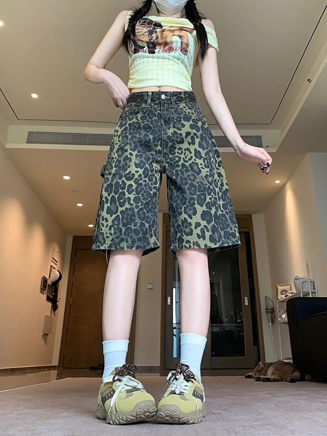 Jeans in denim con stampa leopardata retrò Pantaloni a cinque punte Pantaloni medi Jeans larghi dritti larghi da donna