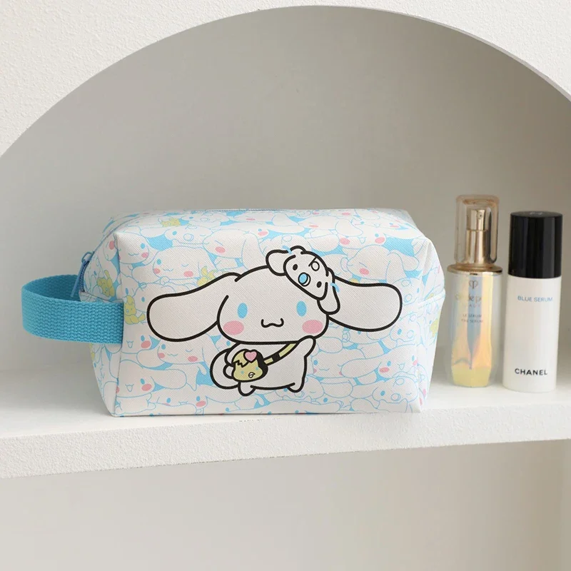 Sanrio Hello Kitty กระเป๋าเครื่องสําอางการ์ตูนความจุขนาดใหญ่ Travel Cosmetic Skin Care Product Storage Bag Pencil Case กระเป๋าใส่เหรียญ